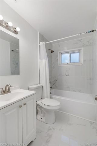 32116 Palmer Road, Westland, MI 48186