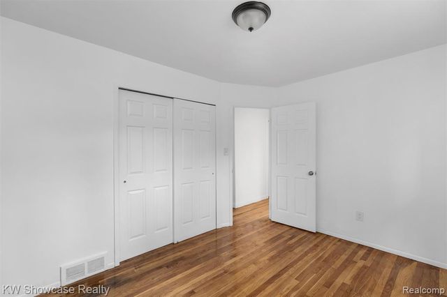 32116 Palmer Road, Westland, MI 48186