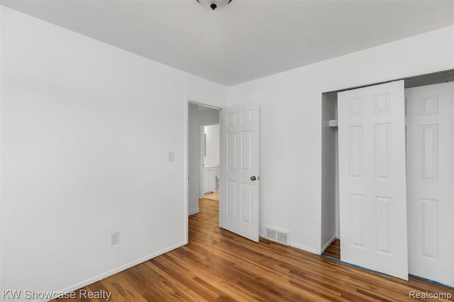 32116 Palmer Road, Westland, MI 48186