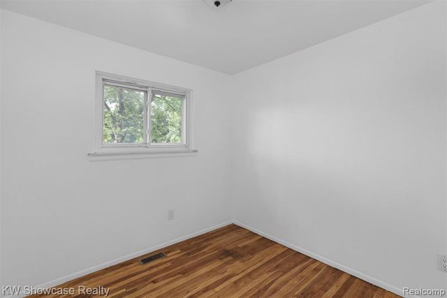 32116 Palmer Road, Westland, MI 48186