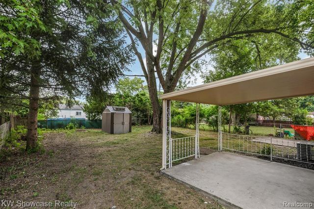 32116 Palmer Road, Westland, MI 48186