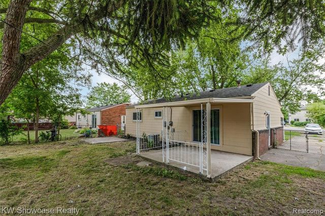 32116 Palmer Road, Westland, MI 48186