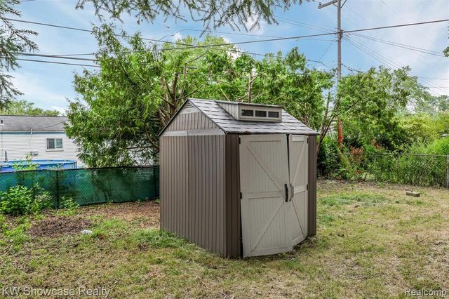 32116 Palmer Road, Westland, MI 48186