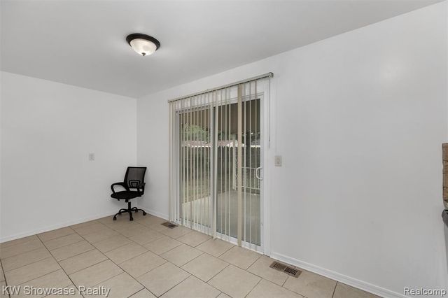 32116 Palmer Road, Westland, MI 48186