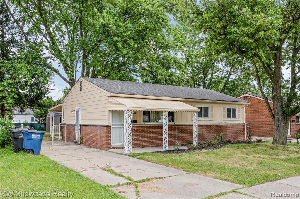 32116 Palmer Road, Westland, MI 48186