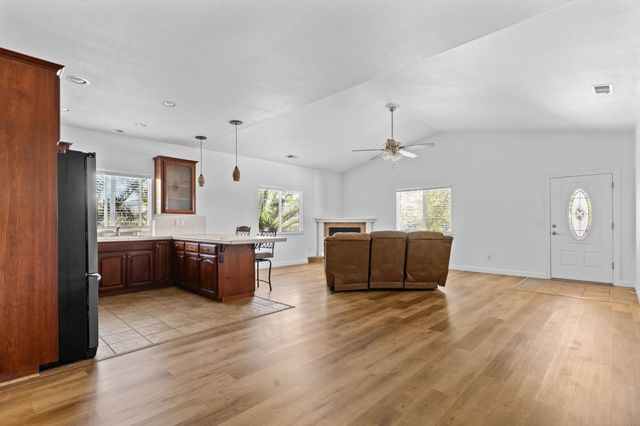 217 Poker Flat Rd, Copperopolis, CA 95228