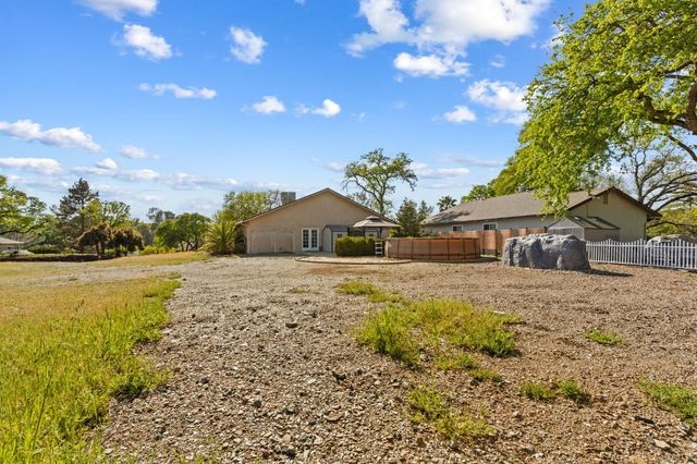 217 Poker Flat Rd, Copperopolis, CA 95228