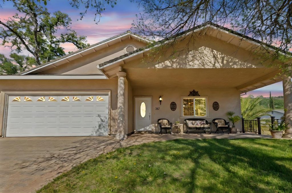 217 Poker Flat Rd, Copperopolis, CA 95228