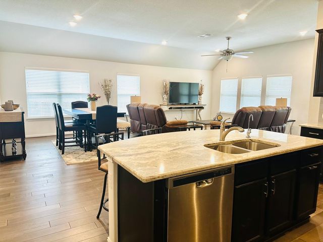 862 Leadtree LOOP, Buda, TX 78610