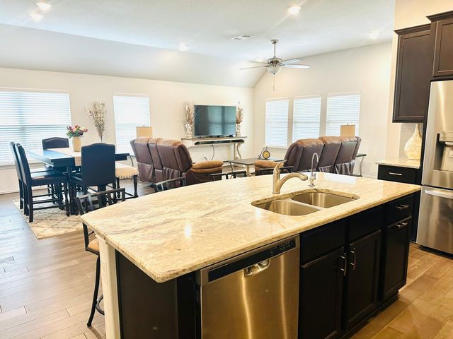 862 Leadtree LOOP, Buda, TX 78610