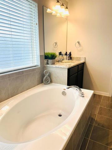 862 Leadtree LOOP, Buda, TX 78610