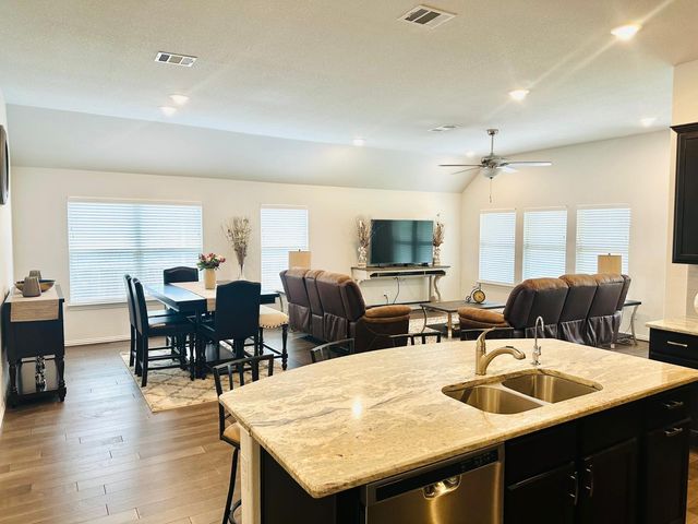 862 Leadtree LOOP, Buda, TX 78610