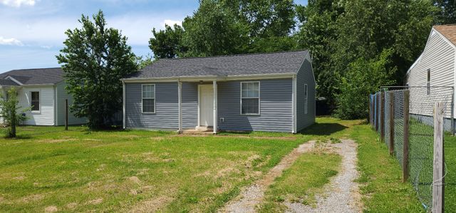 305 Burch Rd, Clarksville, TN 37042