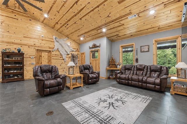 13520 Gooseberry Road, Bentonville, AR 72712