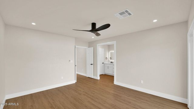 116 E HELENA Drive, Phoenix, AZ 85022