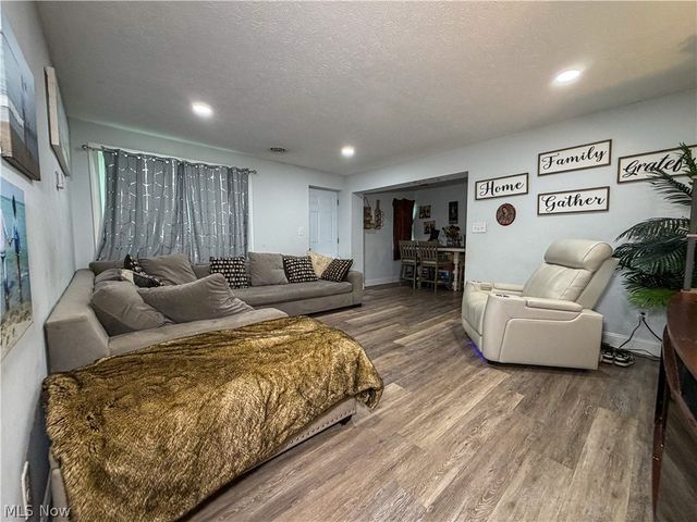 4615 Harrison Avenue NW, Canton, OH 44709