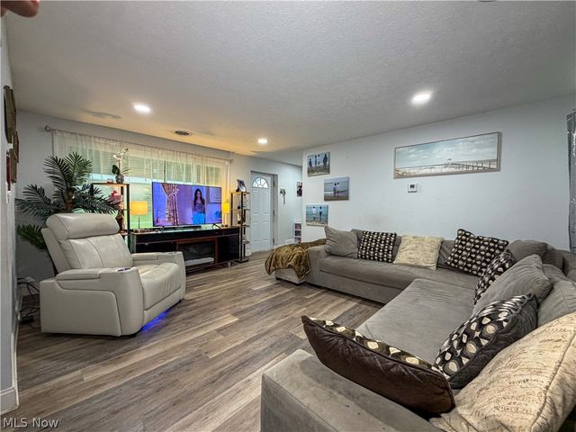 4615 Harrison Avenue NW, Canton, OH 44709