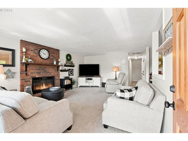 12439 BLUE RIDGE Dr, Oregon City, OR 97045