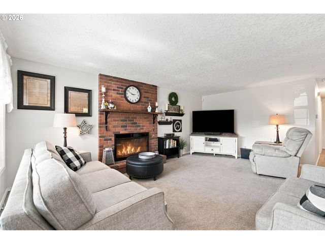 12439 BLUE RIDGE Dr, Oregon City, OR 97045