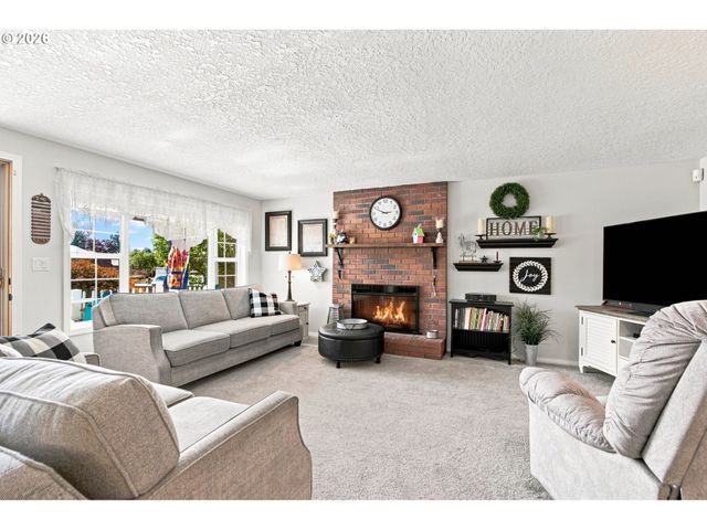 12439 BLUE RIDGE Dr, Oregon City, OR 97045