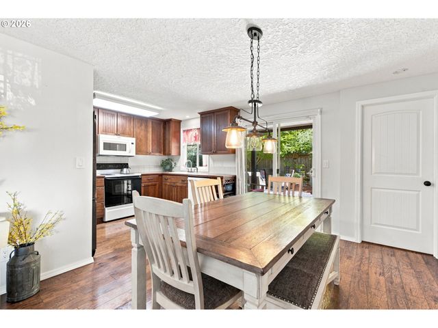 12439 BLUE RIDGE Dr, Oregon City, OR 97045