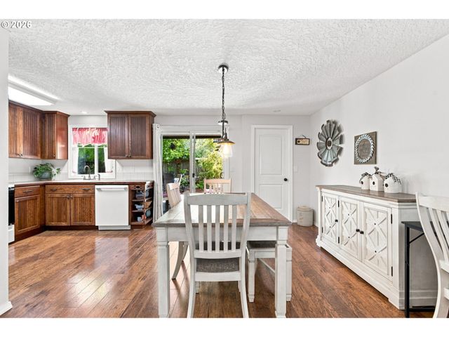 12439 BLUE RIDGE Dr, Oregon City, OR 97045