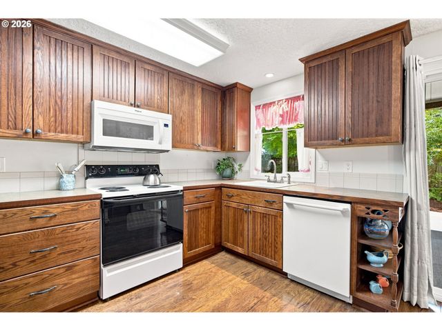 12439 BLUE RIDGE Dr, Oregon City, OR 97045