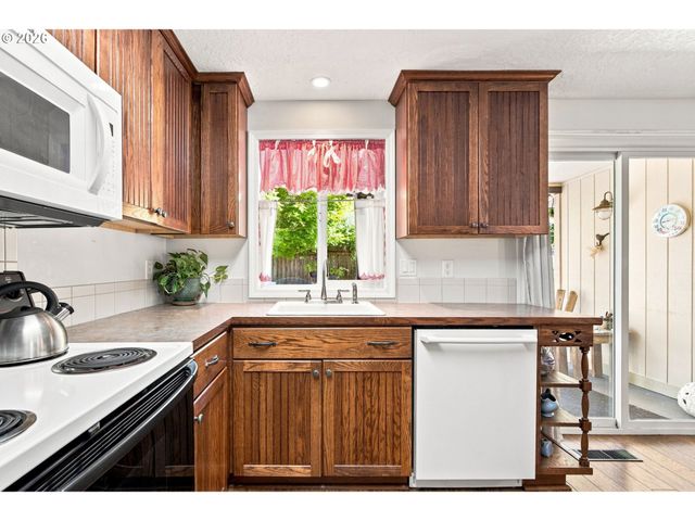12439 BLUE RIDGE Dr, Oregon City, OR 97045