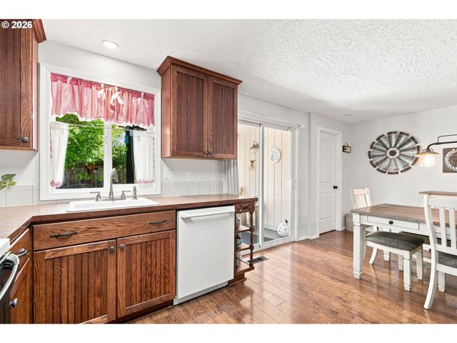 12439 BLUE RIDGE Dr, Oregon City, OR 97045