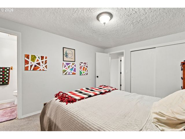 12439 BLUE RIDGE Dr, Oregon City, OR 97045