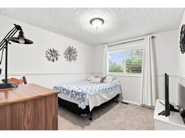 12439 BLUE RIDGE Dr, Oregon City, OR 97045