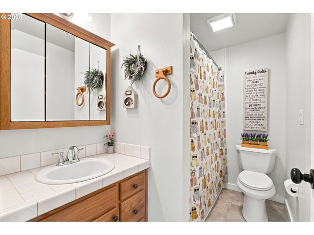 12439 BLUE RIDGE Dr, Oregon City, OR 97045