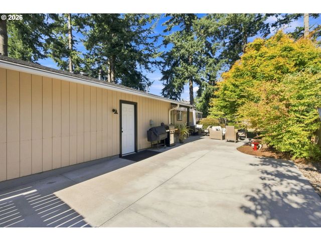12439 BLUE RIDGE Dr, Oregon City, OR 97045