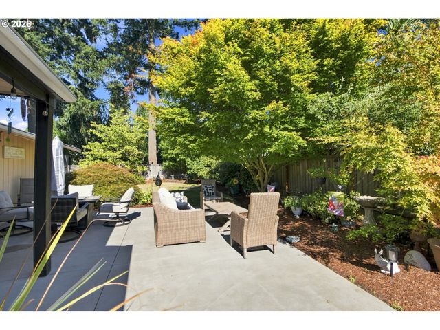 12439 BLUE RIDGE Dr, Oregon City, OR 97045