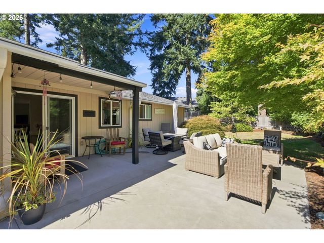 12439 BLUE RIDGE Dr, Oregon City, OR 97045