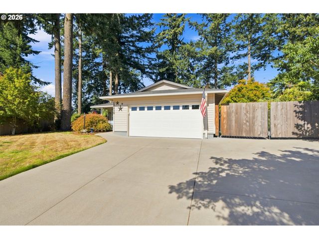 12439 BLUE RIDGE Dr, Oregon City, OR 97045