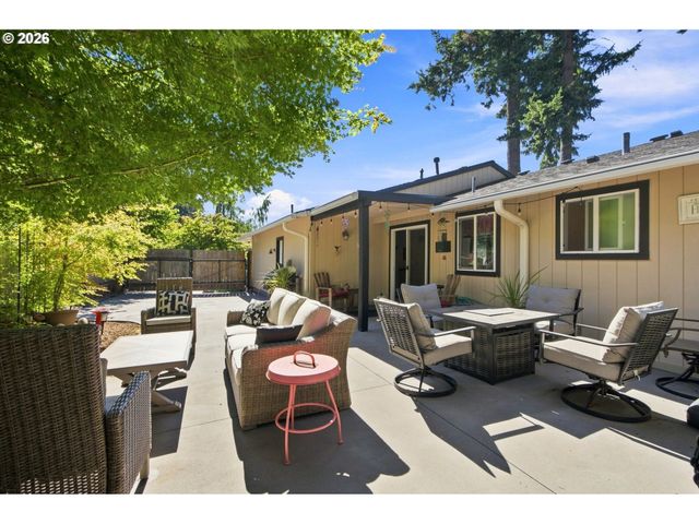12439 BLUE RIDGE Dr, Oregon City, OR 97045