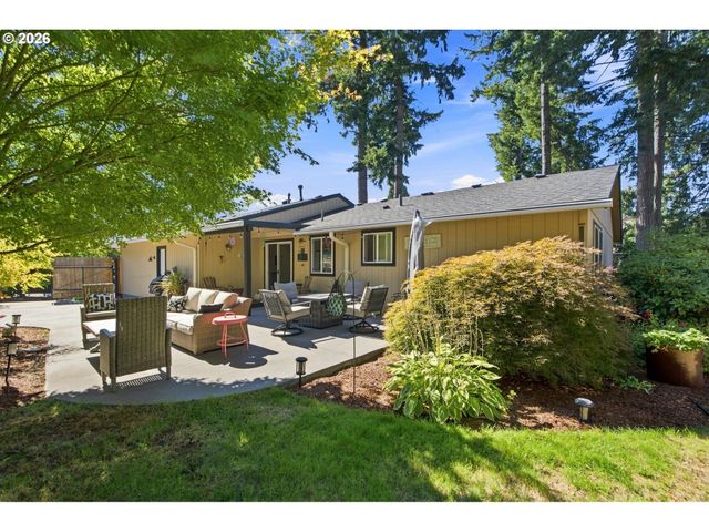 12439 BLUE RIDGE Dr, Oregon City, OR 97045