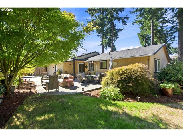 12439 BLUE RIDGE Dr, Oregon City, OR 97045