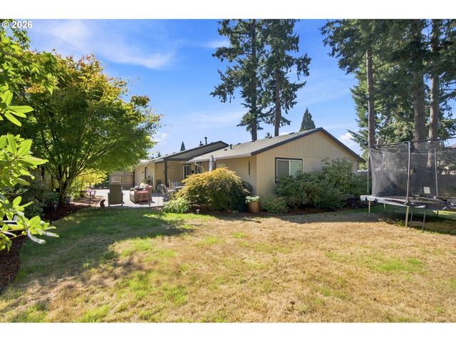 12439 BLUE RIDGE Dr, Oregon City, OR 97045