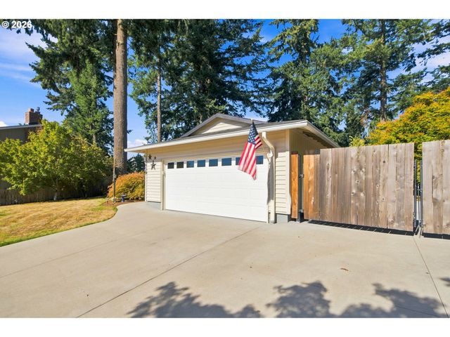 12439 BLUE RIDGE Dr, Oregon City, OR 97045