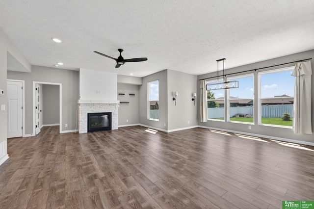 21819 G Street, Elkhorn, NE 68022
