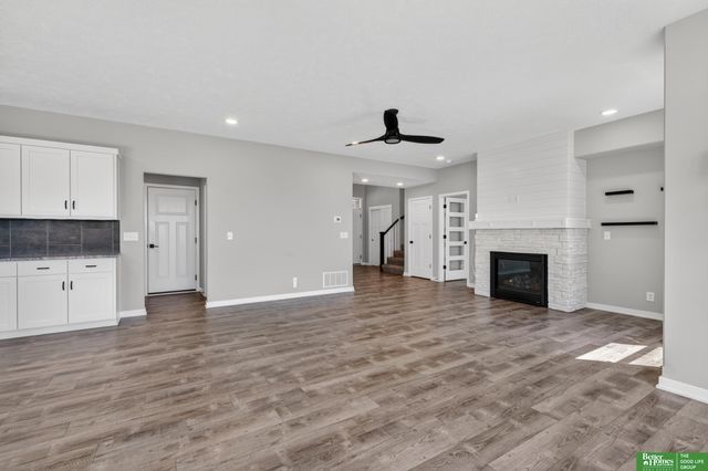21819 G Street, Elkhorn, NE 68022