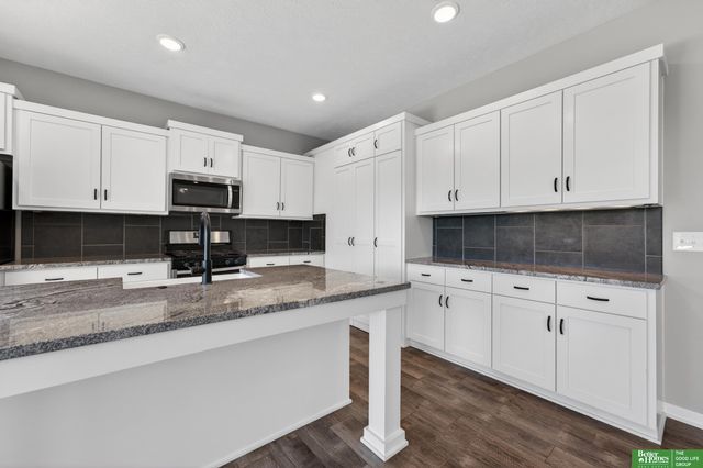21819 G Street, Elkhorn, NE 68022