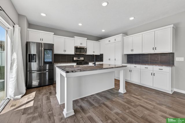 21819 G Street, Elkhorn, NE 68022