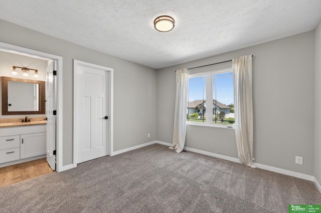21819 G Street, Elkhorn, NE 68022