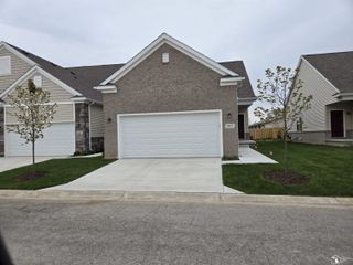 807 Plum Vlg Drive 57, Raisinville Twp, MI 48161