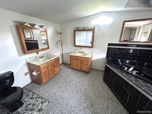48582 Lakeview Circle, Shelby Twp, MI 48317