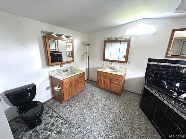 48582 Lakeview Circle, Shelby Twp, MI 48317