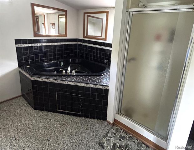 48582 Lakeview Circle, Shelby Twp, MI 48317